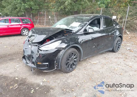 2021 Tesla Model Y Standard Range Rear-Wheel Drive z USA, uszkodzony, nr VIN 5YJYGDED4MF126113